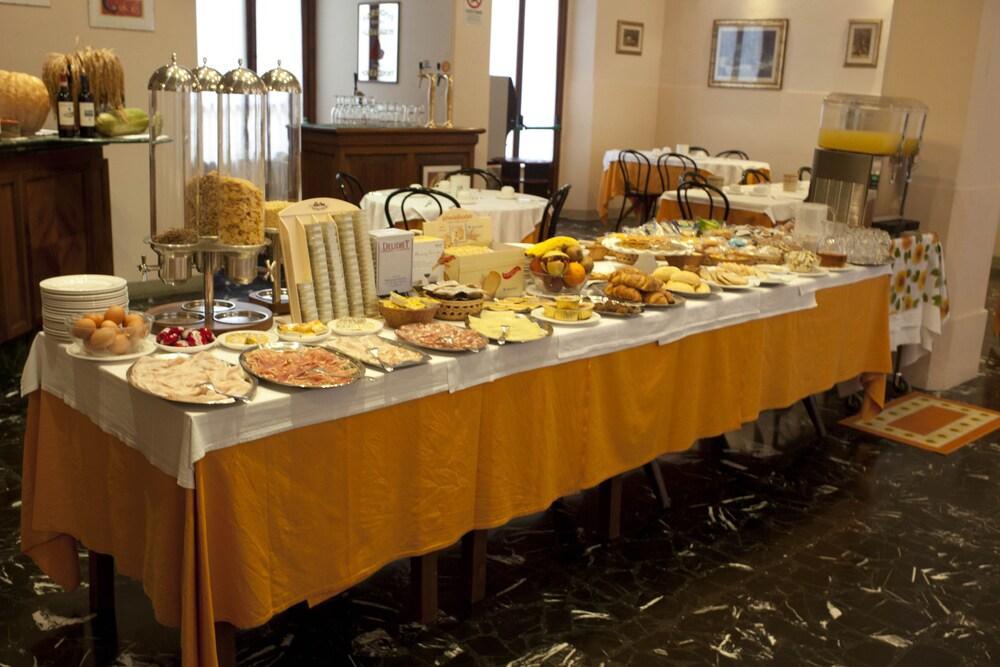 Hotel Savoia E Campana Монтекатини Терме Екстериор снимка