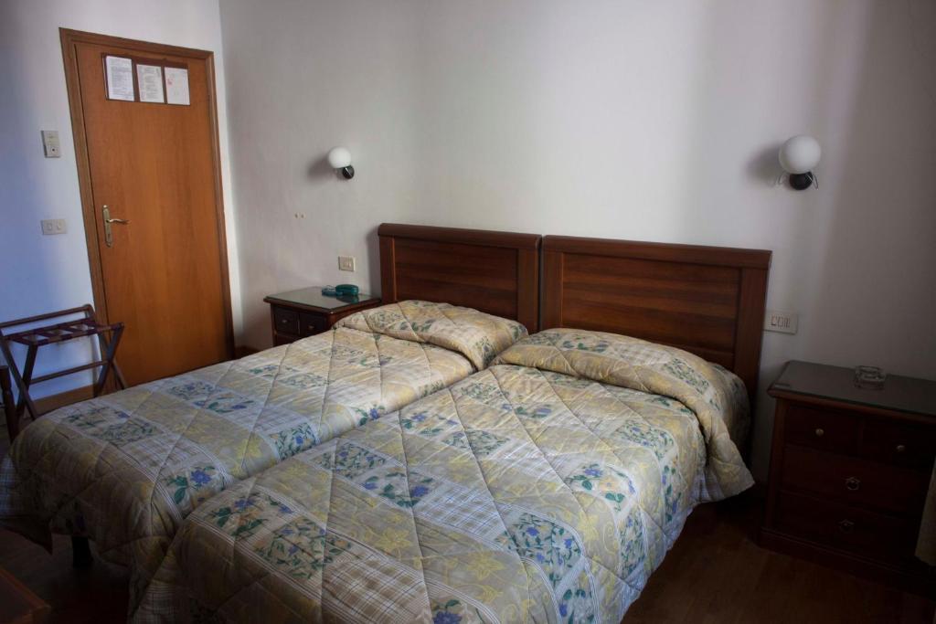 Hotel Savoia E Campana Монтекатини Терме Стая снимка